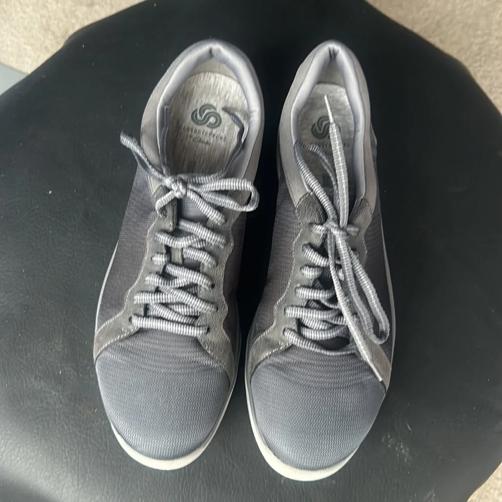 Clarks Cloudsteppers Womans sneakers size 9.5 Gray